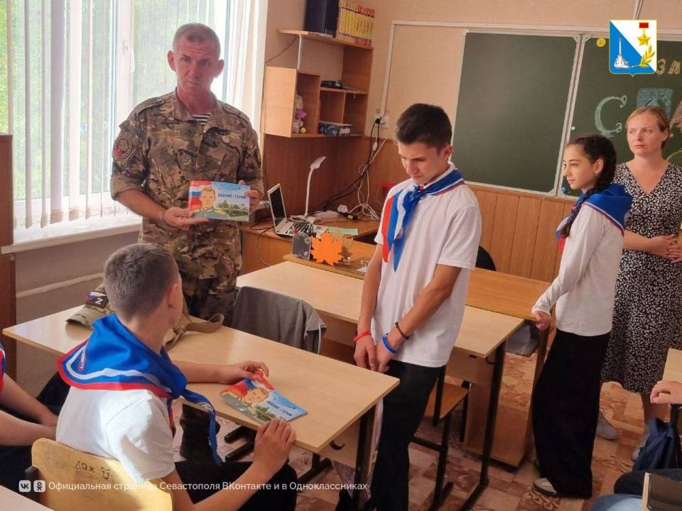 Молодежи — о патриотизме. В рамках патриотического воспитания в севастопольских школах и колледжах проходят встречи с участниками СВО и участниками программы «Севастополь — город героев» Молодежи — о патриотизме. В рамках патриотического воспитания в севастопольских школах и колледжах проходят встречи с участниками СВО и участниками программы «Севастополь — город героев»