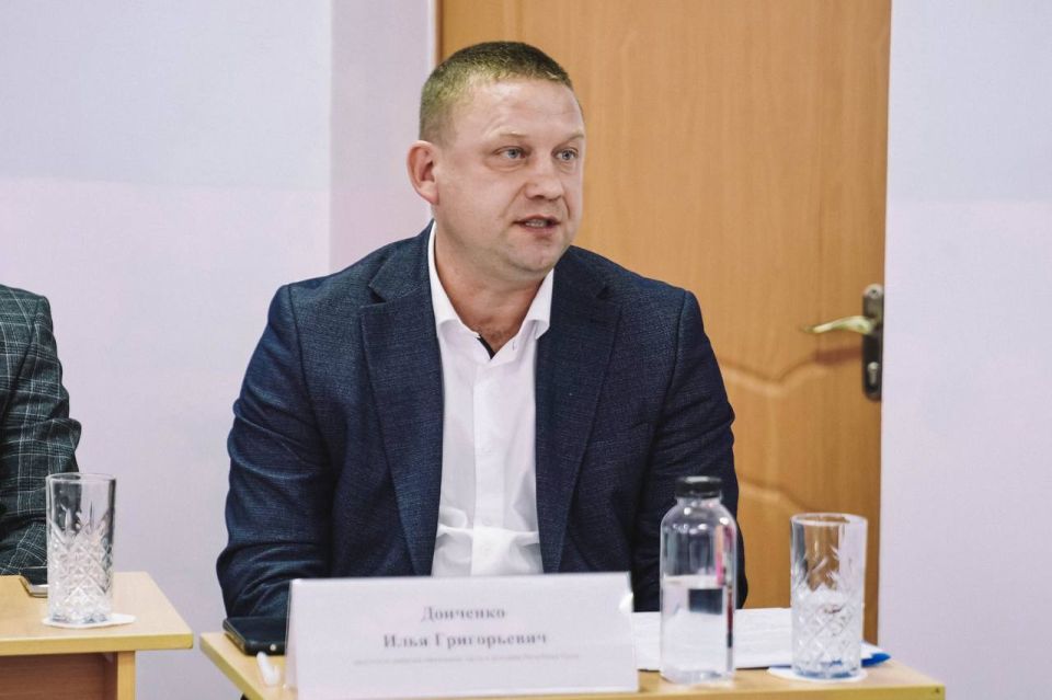 Алексей Зинченко: Сейчас в детском оздоровительном центре «Алые паруса» проходит тематическая смена Движения Первых, и очень символично провести именно здесь совещание Алексей Зинченко: Сейчас в детском оздоровительном центре «Алые паруса» проходит тематическая смена Движения Первых, и очень символично провести именно здесь совещание