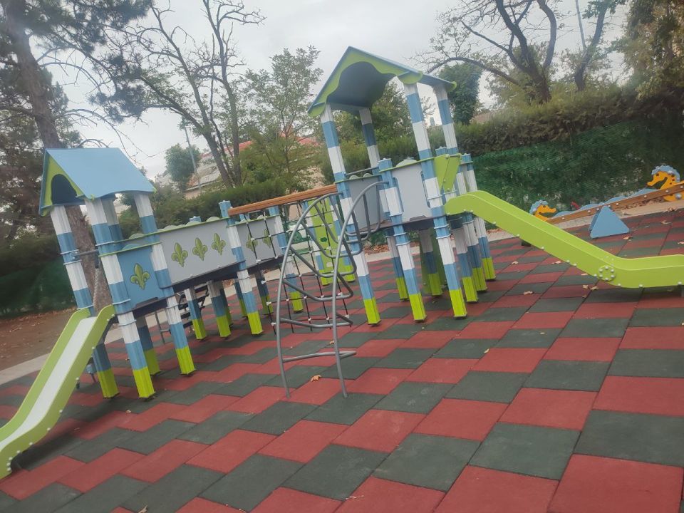 Денис Олейник: Лично проконтролировал ход капитального ремонта сквера имени А.А. Омесова в поселке Раздольное Денис Олейник: Лично проконтролировал ход капитального ремонта сквера имени А.А. Омесова в поселке Раздольное