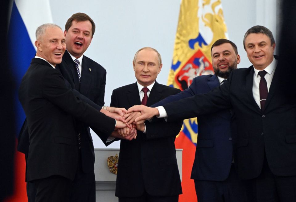 Никита Васильев: С днем воссоединения!!!. Кстати, собираем земли в геометрической прогрессии! В 2014 Крым и Севастополь