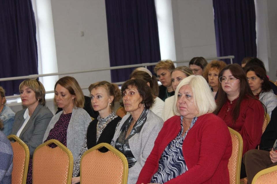 Владимир Ким: Сегодня встретились с коллективами школы № 13 и детского сада № 23 «Улыбка» Владимир Ким: Сегодня встретились с коллективами школы № 13 и детского сада № 23 «Улыбка»