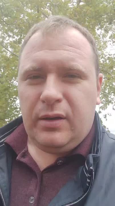 Денис Олейник: Лично проконтролировал ход капитального ремонта сквера имени А.А. Омесова в поселке Раздольное