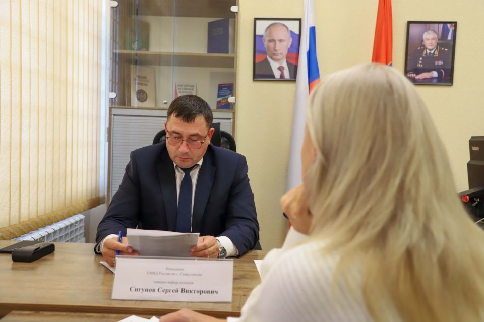 Начальник УМВД России по г. Севастополю генерал-майор полиции Сергей Сигунов провёл личный приём граждан Начальник УМВД России по г. Севастополю генерал-майор полиции Сергей Сигунов провёл личный приём граждан