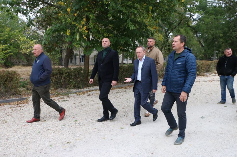 В Приморском парке продолжается благоустройство В Приморском парке продолжается благоустройство