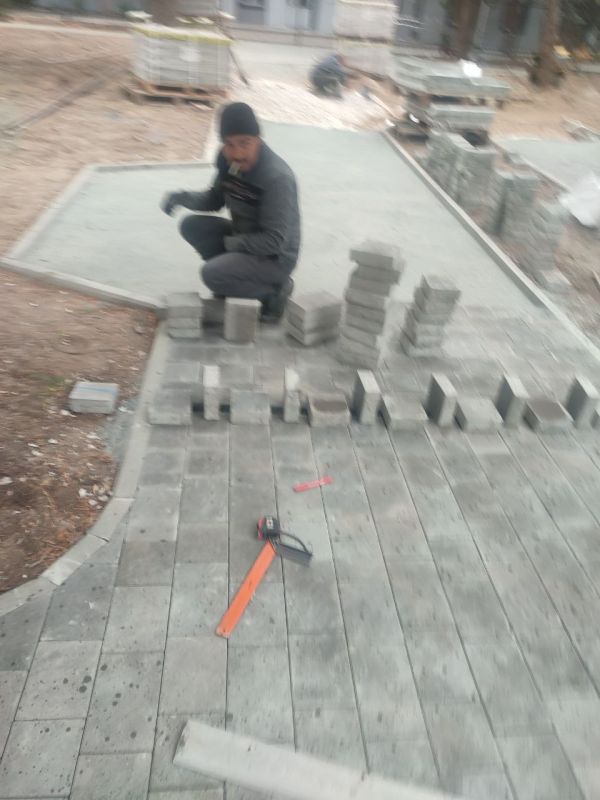 Денис Олейник: Лично проконтролировал ход капитального ремонта сквера имени А.А. Омесова в поселке Раздольное Денис Олейник: Лично проконтролировал ход капитального ремонта сквера имени А.А. Омесова в поселке Раздольное