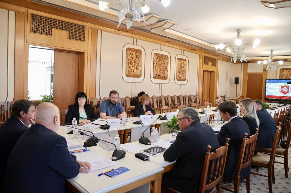 Совершенствование языковой политики и развитие русского языка в Крыму обсудили в Госсовете РК Совершенствование языковой политики и развитие русского языка в Крыму обсудили в Госсовете РК