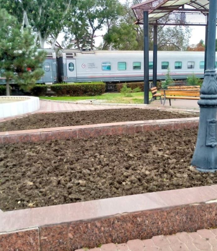 Осенние заботы озеленителей «Городского благоустройства» Осенние заботы озеленителей «Городского благоустройства»