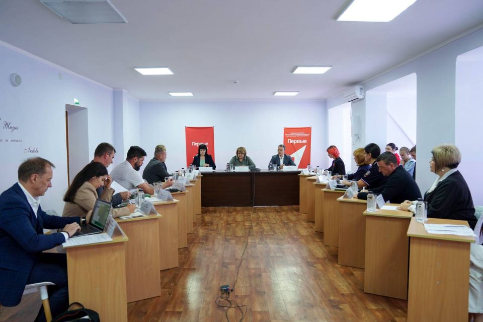 Алексей Зинченко: Сейчас в детском оздоровительном центре «Алые паруса» проходит тематическая смена Движения Первых, и очень символично провести именно здесь совещание Алексей Зинченко: Сейчас в детском оздоровительном центре «Алые паруса» проходит тематическая смена Движения Первых, и очень символично провести именно здесь совещание
