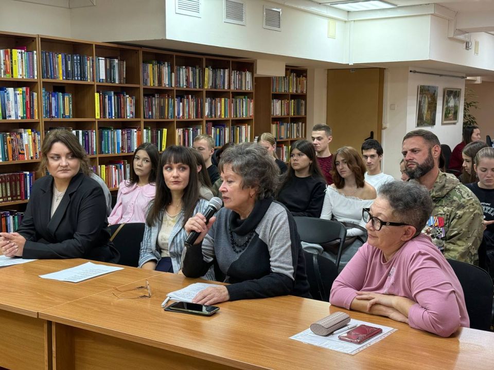 Телемост «Крым – Донбасс. Мы вместе» Телемост «Крым – Донбасс. Мы вместе»