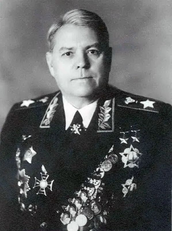 Сегодня 130 лет со дня рождения Александра Василевского — советского военачальника, Маршала Советского Союза, дважды Героя Советского Союза и кавалера орденов «Победа» Сегодня 130 лет со дня рождения Александра Василевского — советского военачальника, Маршала Советского Союза, дважды Героя Советского Союза и кавалера орденов «Победа»