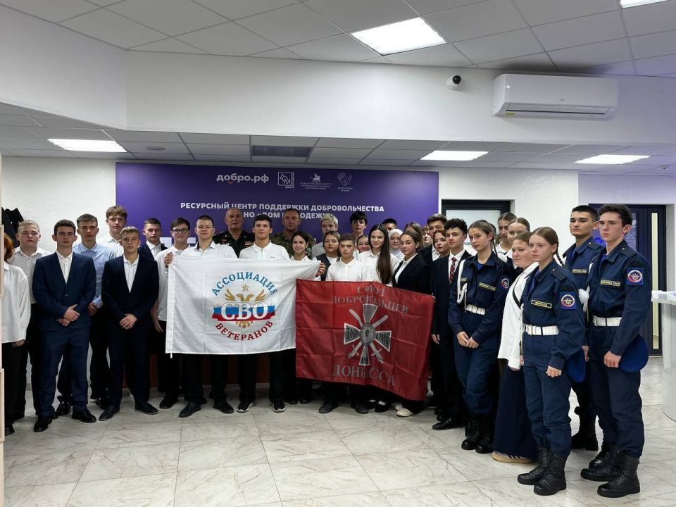 Вместе сильнее. В Ресурсном центре поддержки добровольчества ко Дню воссоединения исторических регионов с Российской Федерацией состоялась встреча с теми, кто создавал историю Вместе сильнее. В Ресурсном центре поддержки добровольчества ко Дню воссоединения исторических регионов с Российской Федерацией состоялась встреча с теми, кто создавал историю