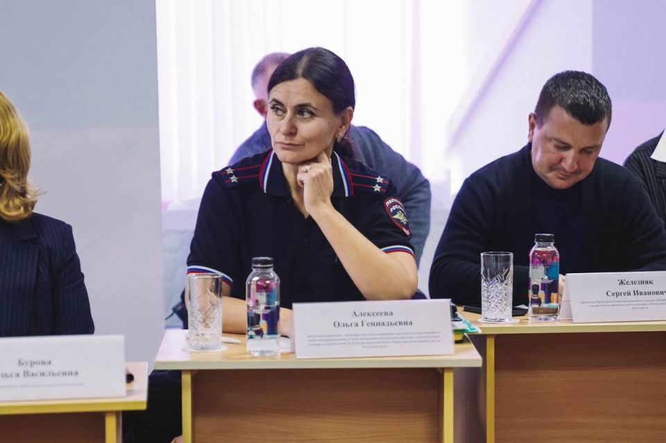 Алексей Зинченко: Сейчас в детском оздоровительном центре «Алые паруса» проходит тематическая смена Движения Первых, и очень символично провести именно здесь совещание Алексей Зинченко: Сейчас в детском оздоровительном центре «Алые паруса» проходит тематическая смена Движения Первых, и очень символично провести именно здесь совещание