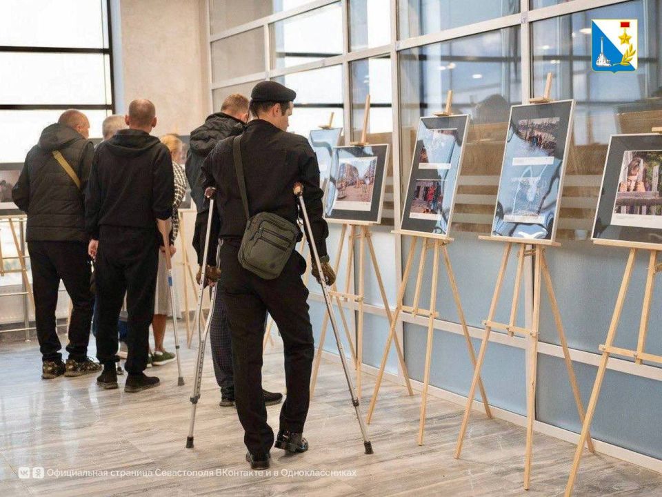 В МКЦ «Бухта Казачья» открылась фотовыставка «Хроники террора украинского неонацистского режима» В МКЦ «Бухта Казачья» открылась фотовыставка «Хроники террора украинского неонацистского режима»