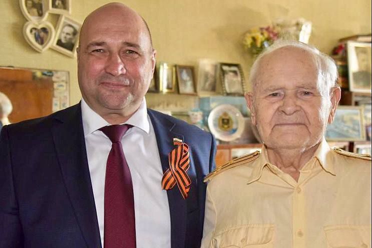 Владимир Немцев: Сегодня мы отмечаем День пожилого человека — особенный праздник, который даёт нам возможность выразить искреннюю благодарность нашим отцам и матерям, ветеранам, пенсионерам за их знания, богатейший жизненный... Владимир Немцев: Сегодня мы отмечаем День пожилого человека — особенный праздник, который даёт нам возможность выразить искреннюю благодарность нашим отцам и матерям, ветеранам, пенсионерам за их знания, богатейший жизненный...