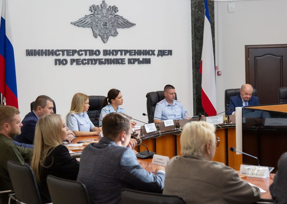В МВД по Республике Крым обсудили итоги курортного сезона и новые задачи с Общественным советом В МВД по Республике Крым обсудили итоги курортного сезона и новые задачи с Общественным советом
