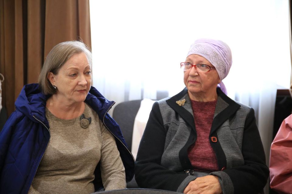 Активистов ветеранского движения поздравили в городской администрации с Международным днём пожилого человека Активистов ветеранского движения поздравили в городской администрации с Международным днём пожилого человека