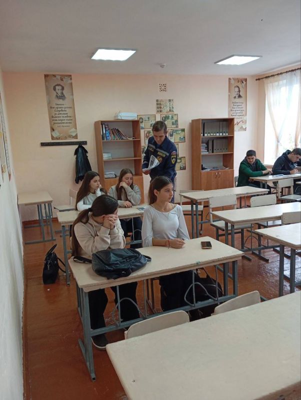 В преддверии Дня гражданской обороны Российской Федерации сотрудники подведомственных учреждений МЧС Республики Крым в зонах своей ответственности провели Всероссийский открытый урок по основам безопасности... В преддверии Дня гражданской обороны Российской Федерации сотрудники подведомственных учреждений МЧС Республики Крым в зонах своей ответственности провели Всероссийский открытый урок по основам безопасности...