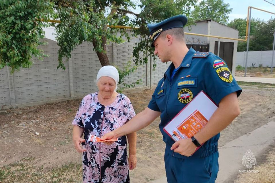 В Международный день пожилых людей сотрудники МЧС России проводят профилактические рейды В Международный день пожилых людей сотрудники МЧС России проводят профилактические рейды