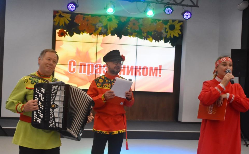 "От всей души!". Именно так, от всего сердца, мы поздравили сегодня мудрых и опытных людей, которые, несмотря на годы, продолжают вносить неоценимый вклад в развитие нашего любимого города "От всей души!". Именно так, от всего сердца, мы поздравили сегодня мудрых и опытных людей, которые, несмотря на годы, продолжают вносить неоценимый вклад в развитие нашего любимого города