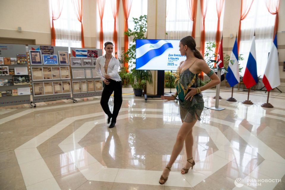 Посол Никарагуа в России встретился с крымскими студентами Посол Никарагуа в России встретился с крымскими студентами