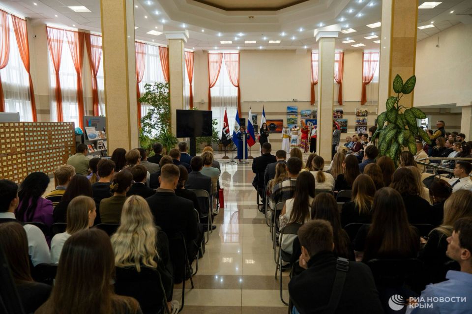 Посол Никарагуа в России встретился с крымскими студентами Посол Никарагуа в России встретился с крымскими студентами