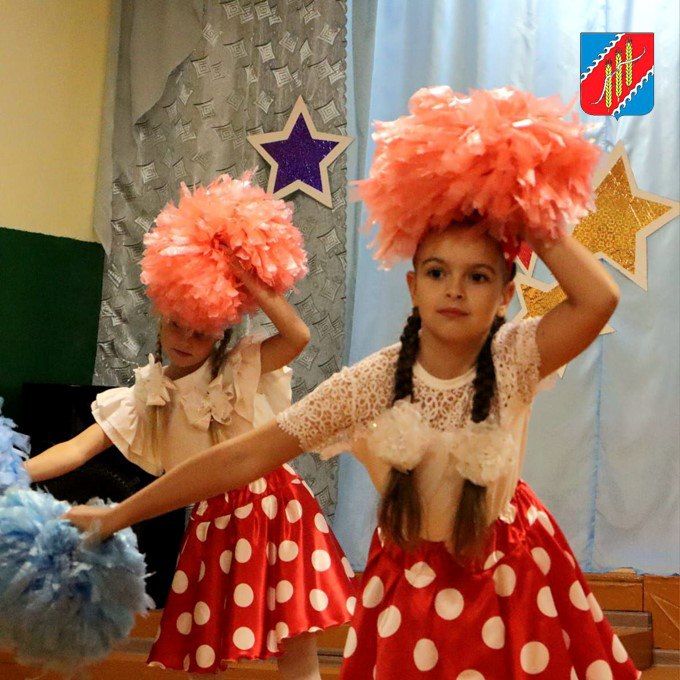 Глава администрации Джанкойского района Инна Федоренко посетила отчётный концерт Стальновского Дома культуры Глава администрации Джанкойского района Инна Федоренко посетила отчётный концерт Стальновского Дома культуры