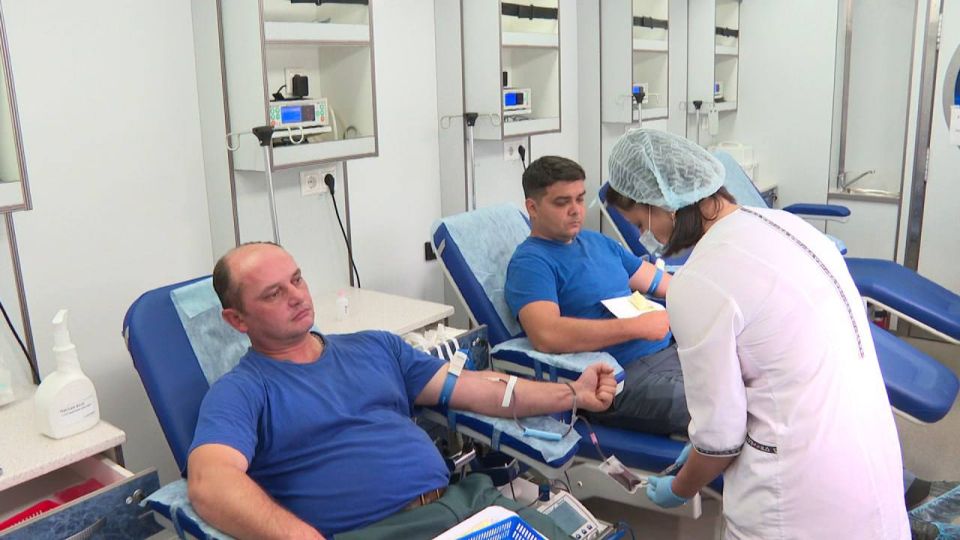 Сотрудники Специализированного отряда Главного управления МЧС стали донорами крови Сотрудники Специализированного отряда Главного управления МЧС стали донорами крови