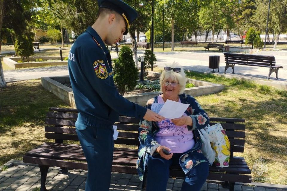 В Международный день пожилых людей сотрудники МЧС России проводят профилактические рейды В Международный день пожилых людей сотрудники МЧС России проводят профилактические рейды
