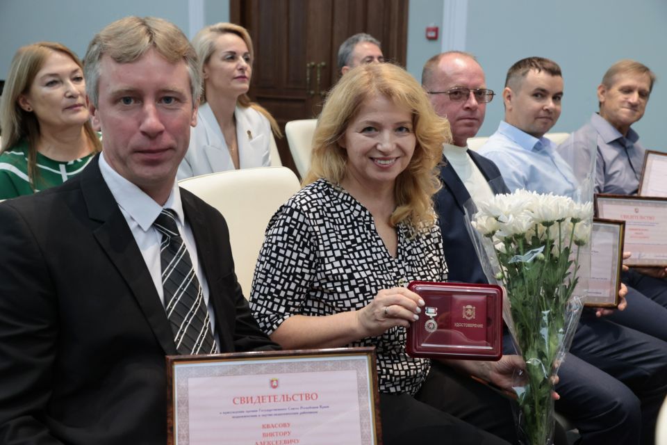 Владимир Константинов: В преддверии Дня учителя с Главой Республики Сергеем Аксеновым наградили крымских педагогов Владимир Константинов: В преддверии Дня учителя с Главой Республики Сергеем Аксеновым наградили крымских педагогов