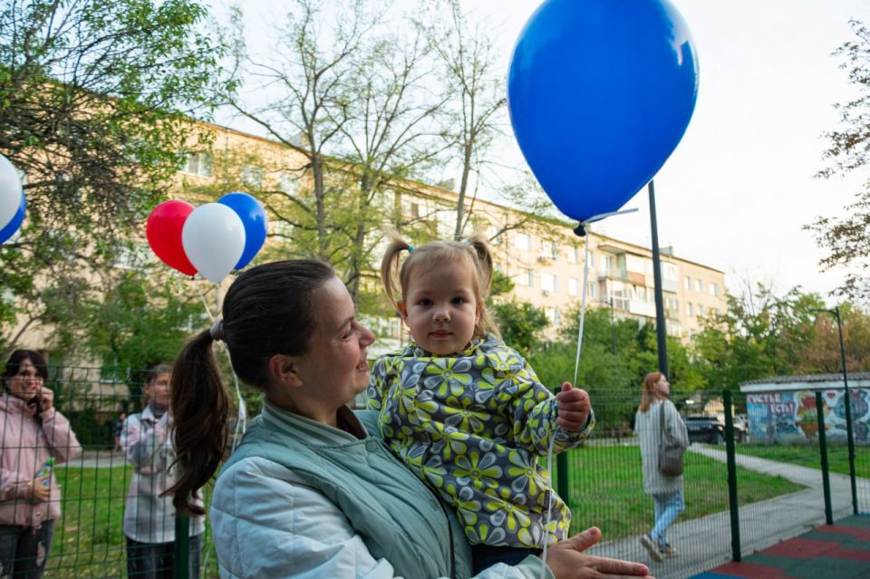 2 октября на улице Киевская, 124 состоялась торжественная церемония открытия новой детской игровой площадки на территории ТОС «Железнодорожный» 2 октября на улице Киевская, 124 состоялась торжественная церемония открытия новой детской игровой площадки на территории ТОС «Железнодорожный»