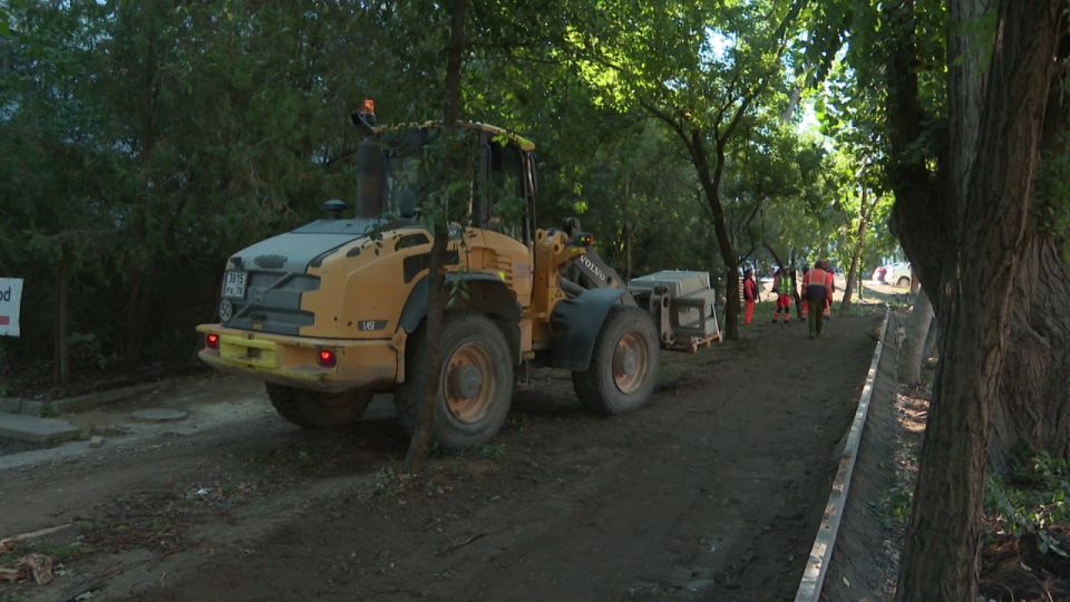 На 26 участках улично-дорожной сети Симферополя протяжённостью свыше 13 километров идёт ремонт На 26 участках улично-дорожной сети Симферополя протяжённостью свыше 13 километров идёт ремонт