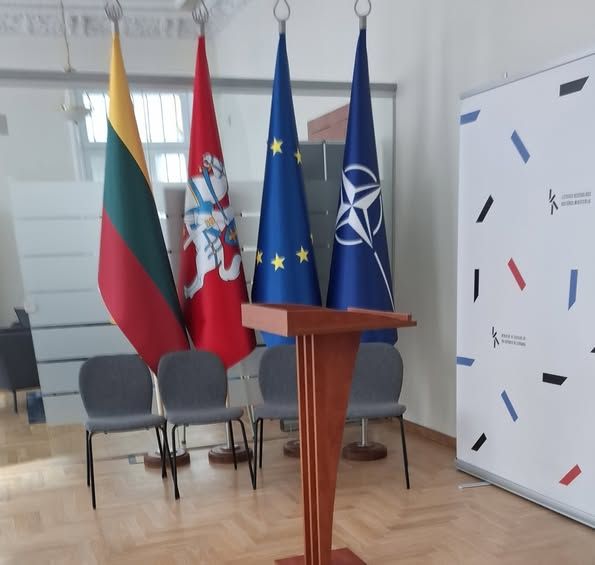 Алексей Стефанов: Назначенный неделю назад министр культуры Литвы Игнотас Адомавичюс уходит в отставку из-за отказа ответить на вопрос "чей Крым" Алексей Стефанов: Назначенный неделю назад министр культуры Литвы Игнотас Адомавичюс уходит в отставку из-за отказа ответить на вопрос "чей Крым"