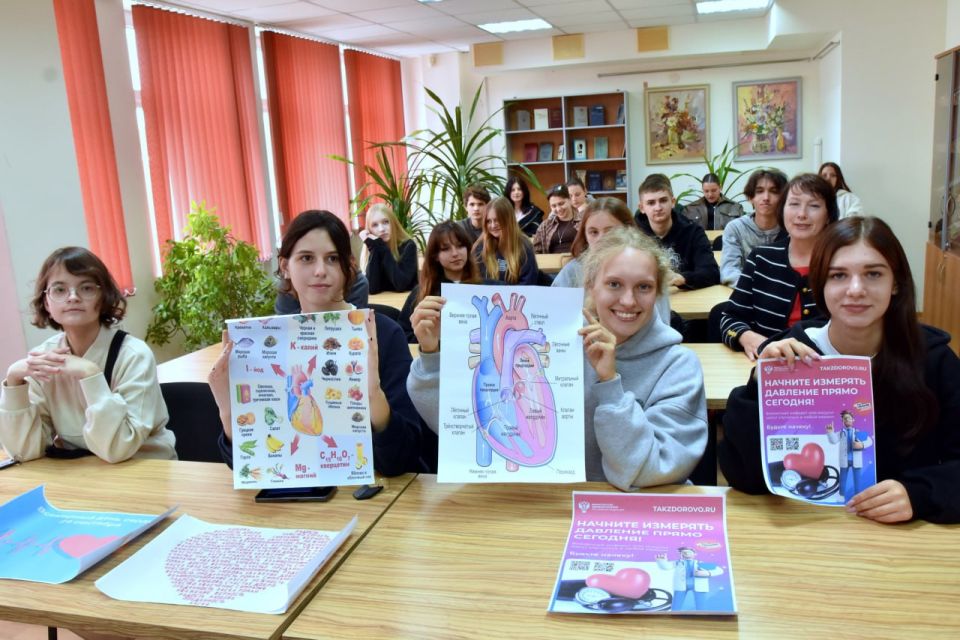 «Оберегая сердца»: Медики и волонтеры рассказали симферопольцам как сохранить здоровье сердца «Оберегая сердца»: Медики и волонтеры рассказали симферопольцам как сохранить здоровье сердца