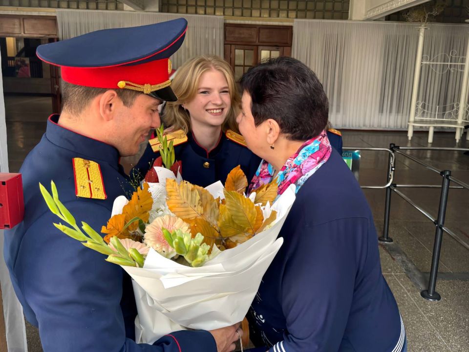 В Республике Крым в канун Дня учителя выпускники Академии Следственного комитета России поздравили своих педагогов В Республике Крым в канун Дня учителя выпускники Академии Следственного комитета России поздравили своих педагогов