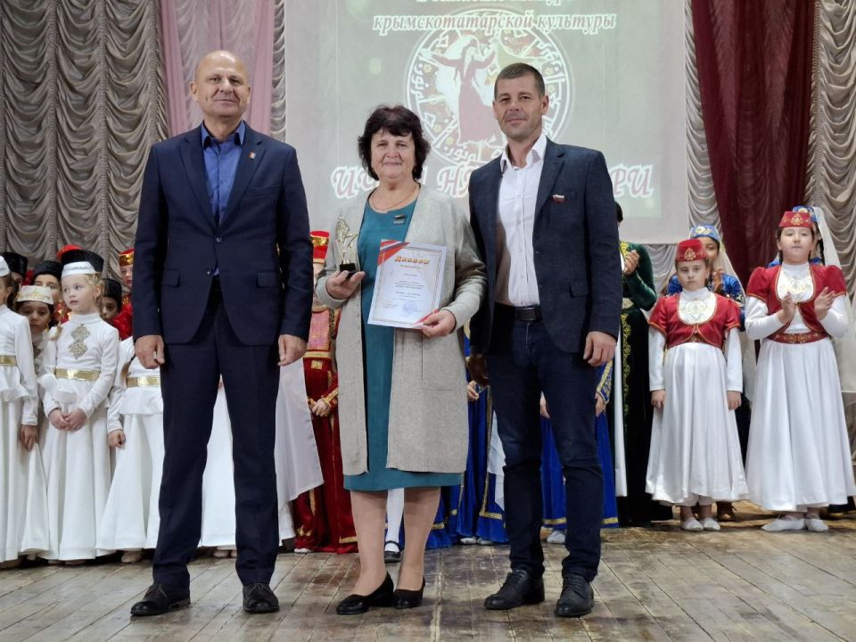 Александр Харламов: Сегодня в Доме культуры пгт Советского состоялся XV районный фестиваль-конкурс крымскотатарской культуры «Ички нагъмелери»