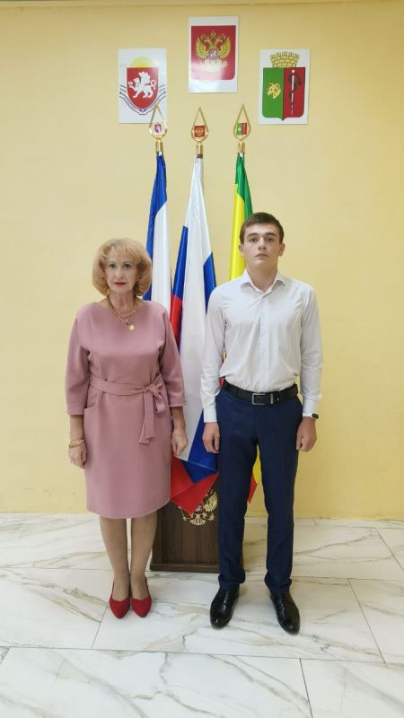 Эммилия Леонова: В Муниципальном бюджетном общеобразовательном учреждении "Средняя школа №1 имени Героя Советского Союза Максима Губанова города Евпатории Республики Крым" избран Президент Ученического Самоуправления ЖАРОВ... Эммилия Леонова: В Муниципальном бюджетном общеобразовательном учреждении "Средняя школа №1 имени Героя Советского Союза Максима Губанова города Евпатории Республики Крым" избран Президент Ученического Самоуправления ЖАРОВ...