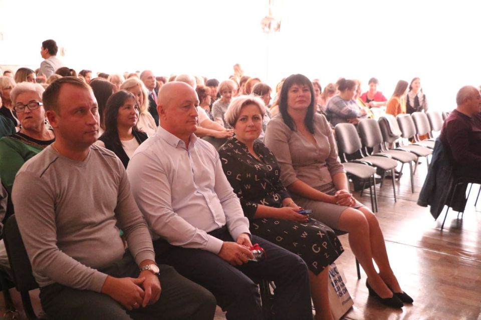 В актовом зале МБОУ УВК "Школьная академия им. Мальцева А.И.", состоялось торжественное мероприятие, посвященное предстоящему Дню учителя и 45-летию школы В актовом зале МБОУ УВК "Школьная академия им. Мальцева А.И.", состоялось торжественное мероприятие, посвященное предстоящему Дню учителя и 45-летию школы