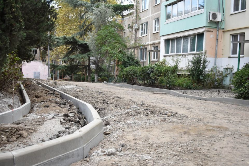 Галина Огнёва: Выехала на улицу Ялтинскую, где сейчас ведутся работы по благоустройству придомовых территорий №№ 5, 7, 9, 11, 13, 15 Галина Огнёва: Выехала на улицу Ялтинскую, где сейчас ведутся работы по благоустройству придомовых территорий №№ 5, 7, 9, 11, 13, 15