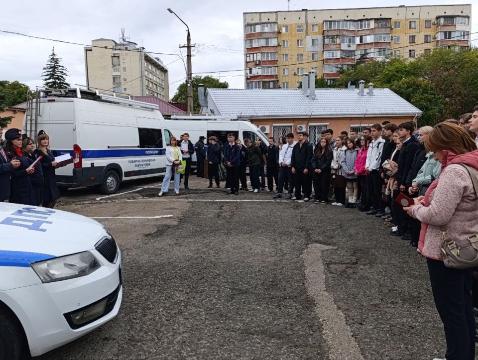 В УМВД России по городу Симферополю прошел «День открытых дверей» В УМВД России по городу Симферополю прошел «День открытых дверей»