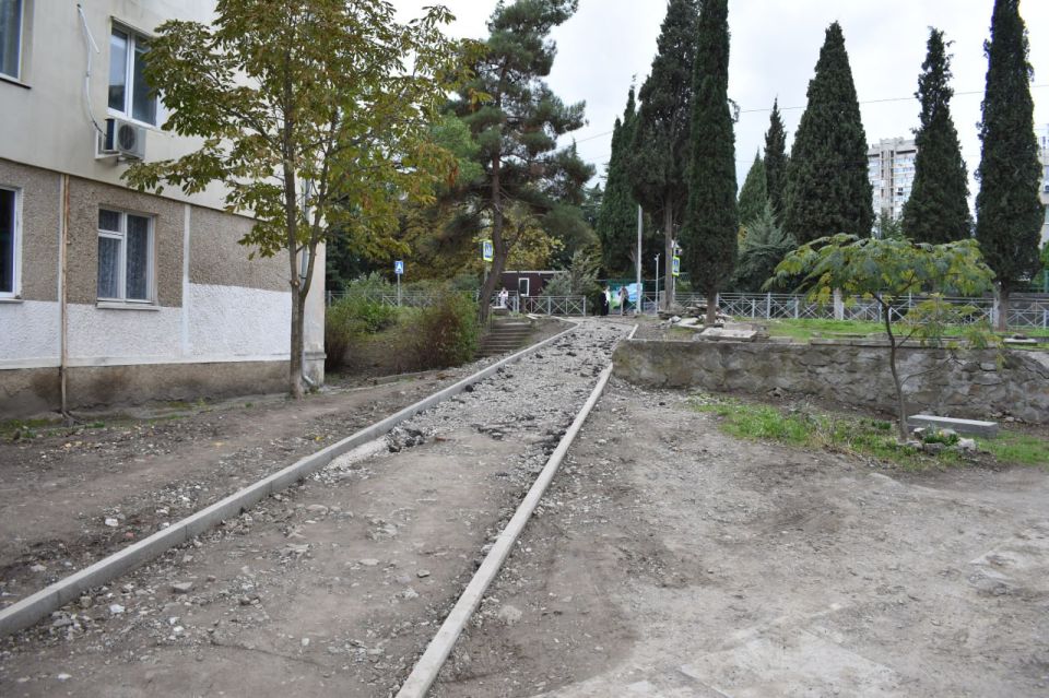 Галина Огнёва: Выехала на улицу Ялтинскую, где сейчас ведутся работы по благоустройству придомовых территорий №№ 5, 7, 9, 11, 13, 15 Галина Огнёва: Выехала на улицу Ялтинскую, где сейчас ведутся работы по благоустройству придомовых территорий №№ 5, 7, 9, 11, 13, 15