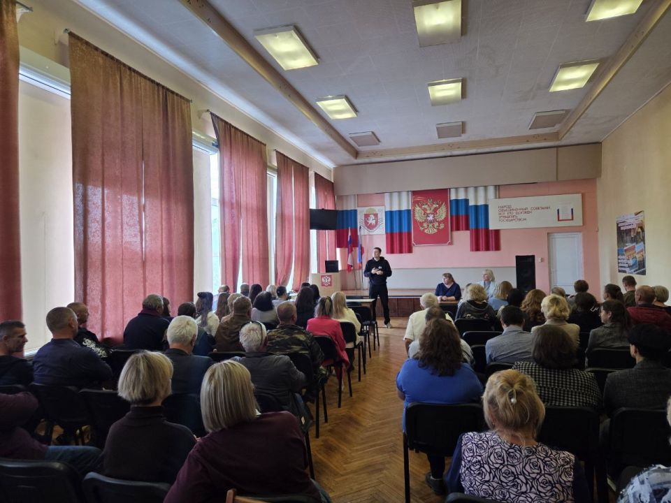 В Администрации Раздольненского района состоялась тематическая лекция, посвящённая вопросам военного суверенитета России