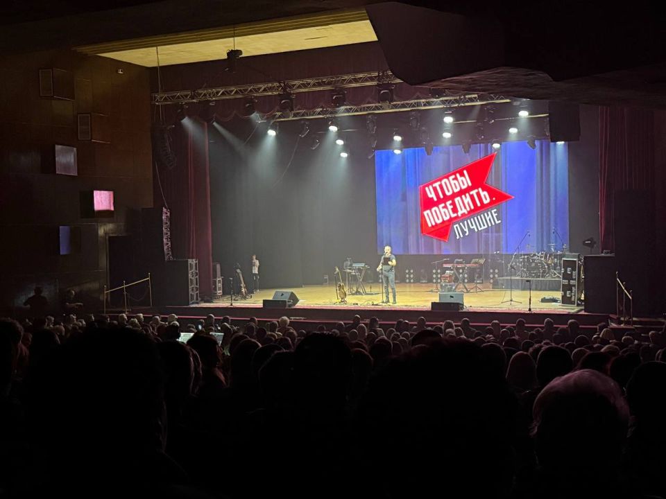 В Керчи с аншлагом прошёл концерт Алексея Поддубного (Джанго) в рамках масштабного патриотического проекта «Чтобы Победить» В Керчи с аншлагом прошёл концерт Алексея Поддубного (Джанго) в рамках масштабного патриотического проекта «Чтобы Победить»