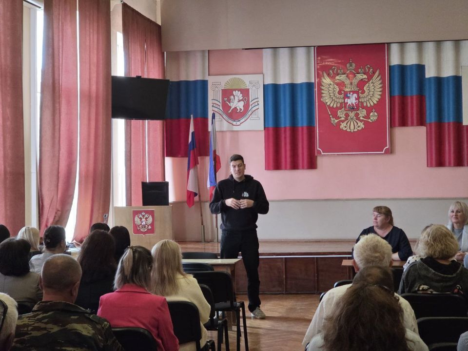 В Администрации Раздольненского района состоялась тематическая лекция, посвящённая вопросам военного суверенитета России В Администрации Раздольненского района состоялась тематическая лекция, посвящённая вопросам военного суверенитета России