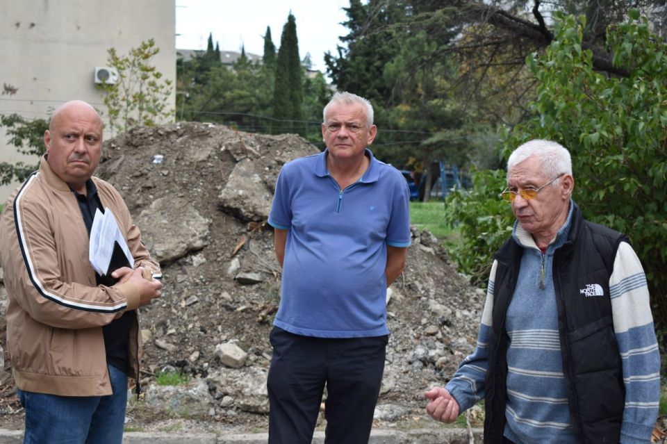 Галина Огнёва: Выехала на улицу Ялтинскую, где сейчас ведутся работы по благоустройству придомовых территорий №№ 5, 7, 9, 11, 13, 15 Галина Огнёва: Выехала на улицу Ялтинскую, где сейчас ведутся работы по благоустройству придомовых территорий №№ 5, 7, 9, 11, 13, 15