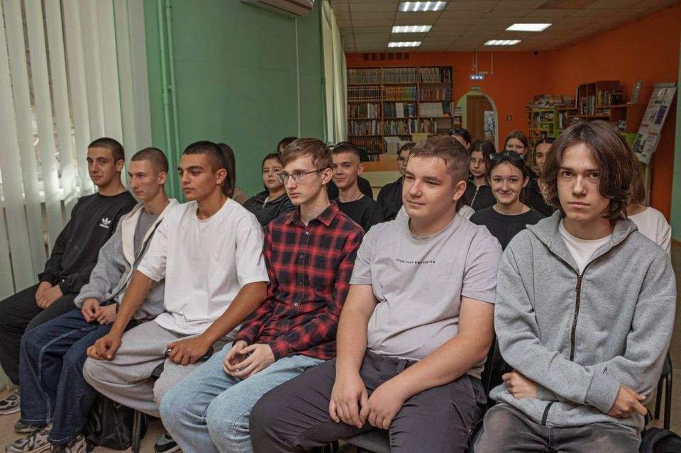 Иван Мезюхо: Сегодня по приглашению Крымской республиканской библиотеки для молодёжи выступил перед студентами системы среднего профессионального образования в рамках Дня правовой грамотности «Что ты знаешь о законе?» Иван Мезюхо: Сегодня по приглашению Крымской республиканской библиотеки для молодёжи выступил перед студентами системы среднего профессионального образования в рамках Дня правовой грамотности «Что ты знаешь о законе?»