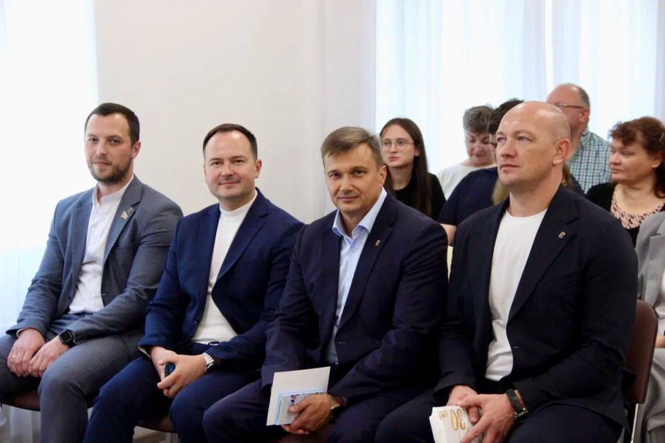 Константин Шимановский: Ялтинская начальная школа №13 отметила 30-летиний юбилей Константин Шимановский: Ялтинская начальная школа №13 отметила 30-летиний юбилей