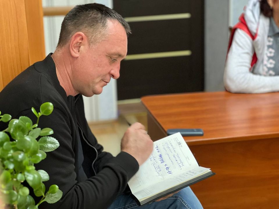 Игорь Ивин: Регулярно провожу личные приемы граждан, в ходе которых внимательно выслушиваю обращения жителей и отвечаю на их вопросы Игорь Ивин: Регулярно провожу личные приемы граждан, в ходе которых внимательно выслушиваю обращения жителей и отвечаю на их вопросы