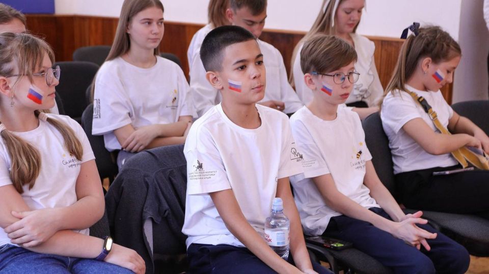 Анастасия Гридчина: Сегодня с удовольствием встретилась с Детской Администрацией Республики Крым Анастасия Гридчина: Сегодня с удовольствием встретилась с Детской Администрацией Республики Крым