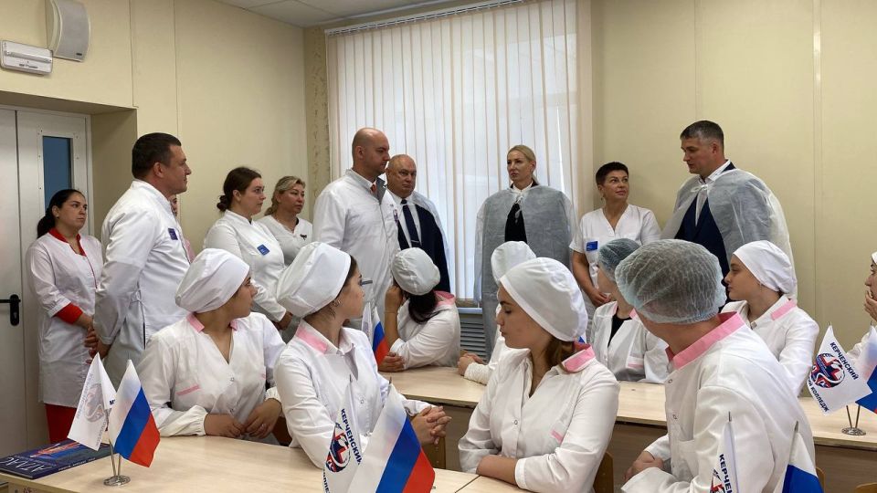Совместно с советником Главы Республики Крым Светланой Николаевной Бабий приняли участие в открытии кафедры акушерства и гинекологии Керченского медицинского колледжа им Г. К. Петровой на базе Керченского родильного дома Совместно с советником Главы Республики Крым Светланой Николаевной Бабий приняли участие в открытии кафедры акушерства и гинекологии Керченского медицинского колледжа им Г. К. Петровой на базе Керченского родильного дома