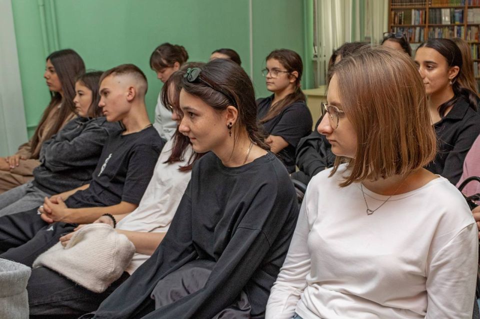 Иван Мезюхо: Сегодня по приглашению Крымской республиканской библиотеки для молодёжи выступил перед студентами системы среднего профессионального образования в рамках Дня правовой грамотности «Что ты знаешь о законе?» Иван Мезюхо: Сегодня по приглашению Крымской республиканской библиотеки для молодёжи выступил перед студентами системы среднего профессионального образования в рамках Дня правовой грамотности «Что ты знаешь о законе?»